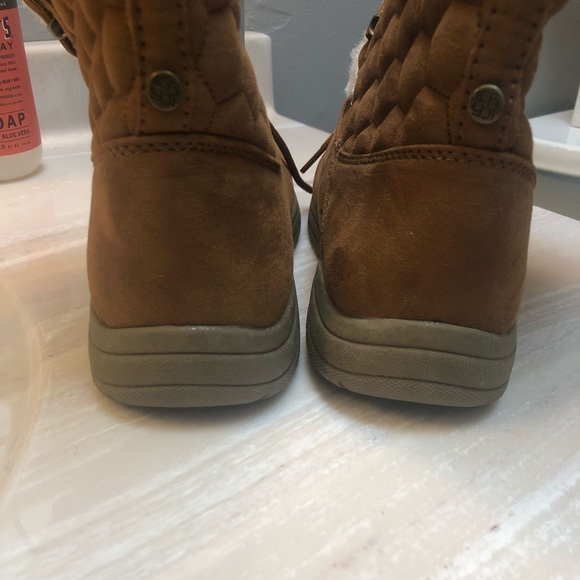 Liz Claiborne Clinton Winter Boots - Picture 4 of 7